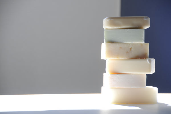 Image Peau acnéique : comment choisir le meilleur savon en pharmacie ?