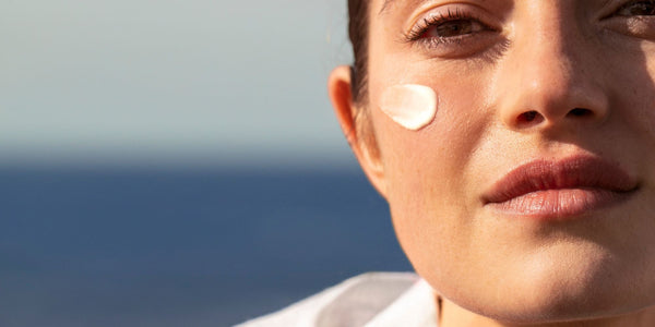 Image Pourquoi choisir une crème solaire anti âge ?