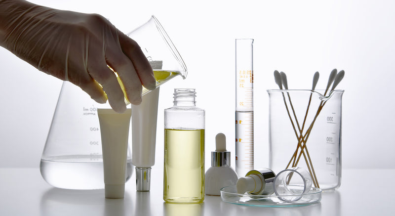 Perturbateurs endocriniens en cosmétique : pourquoi faut-il s'en méfier ?