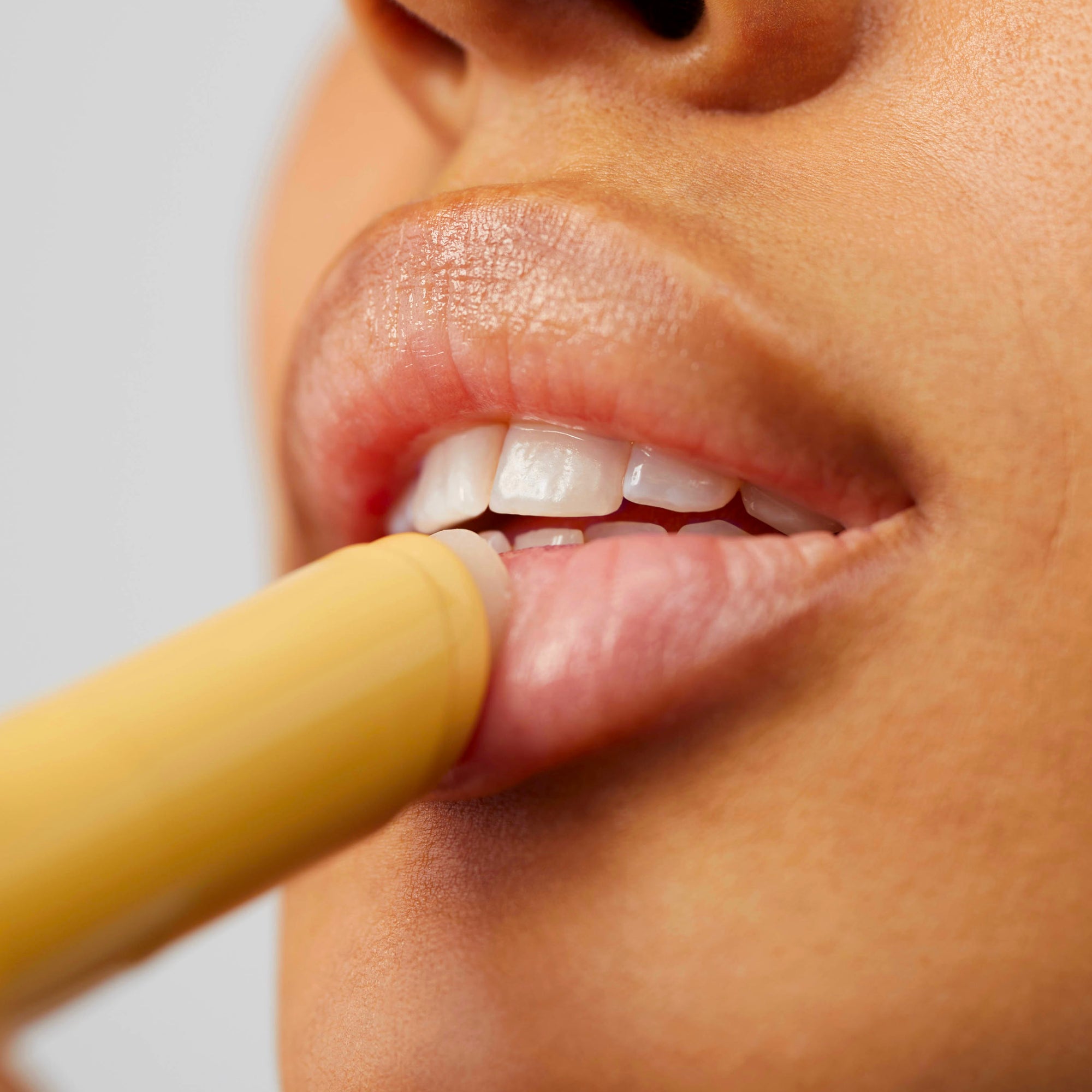 Krème Stick Lèvres Application 2