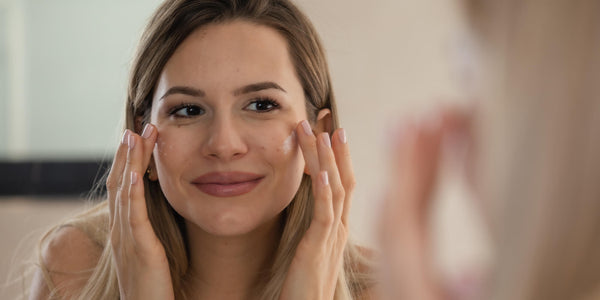 Image Rides et acné à 30 ans : quelle routine beauté pour retrouver une belle peau ?
